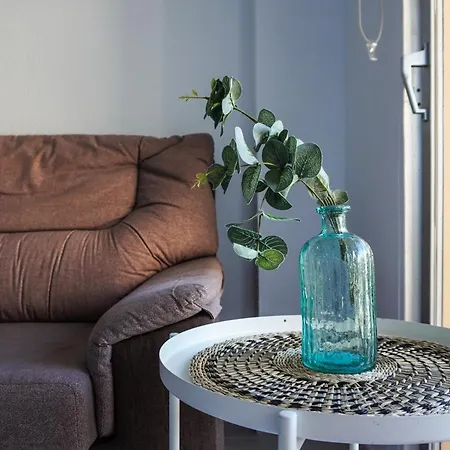 Modern Close To The With Pool Apartment